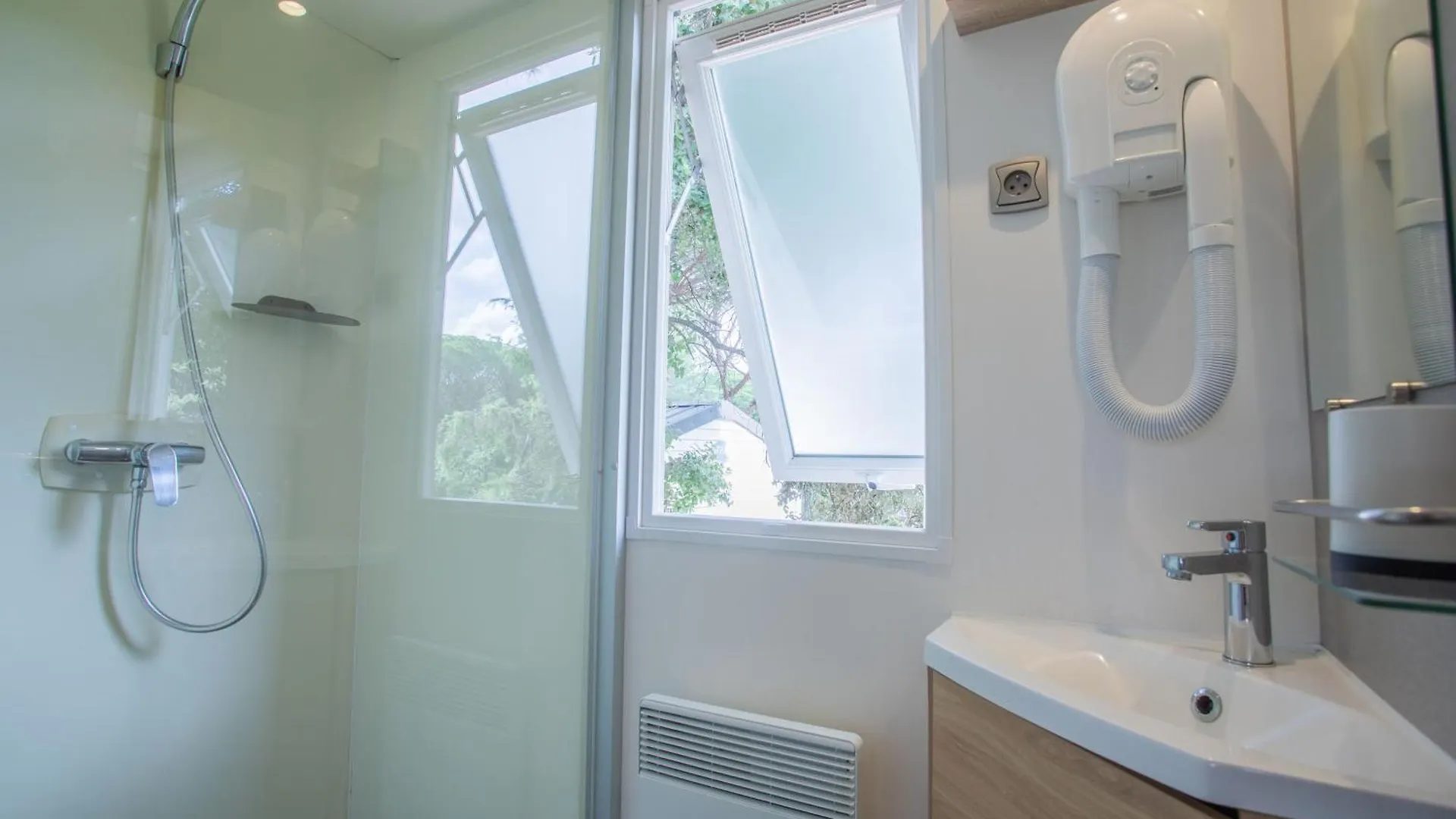 Mobil Home Avec Une Vue Sublime Le Muy 0*,  France